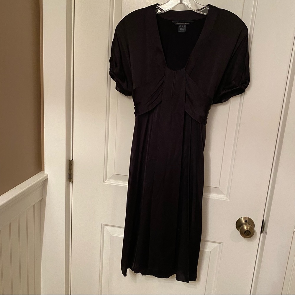 FRENCH CONNECTION DRESS BLACK SHIMMER ATTACHED BELT SHORT SLEEVE SIZE 4